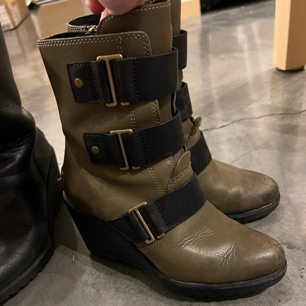 Sorel olive/army green wedge booties size 6